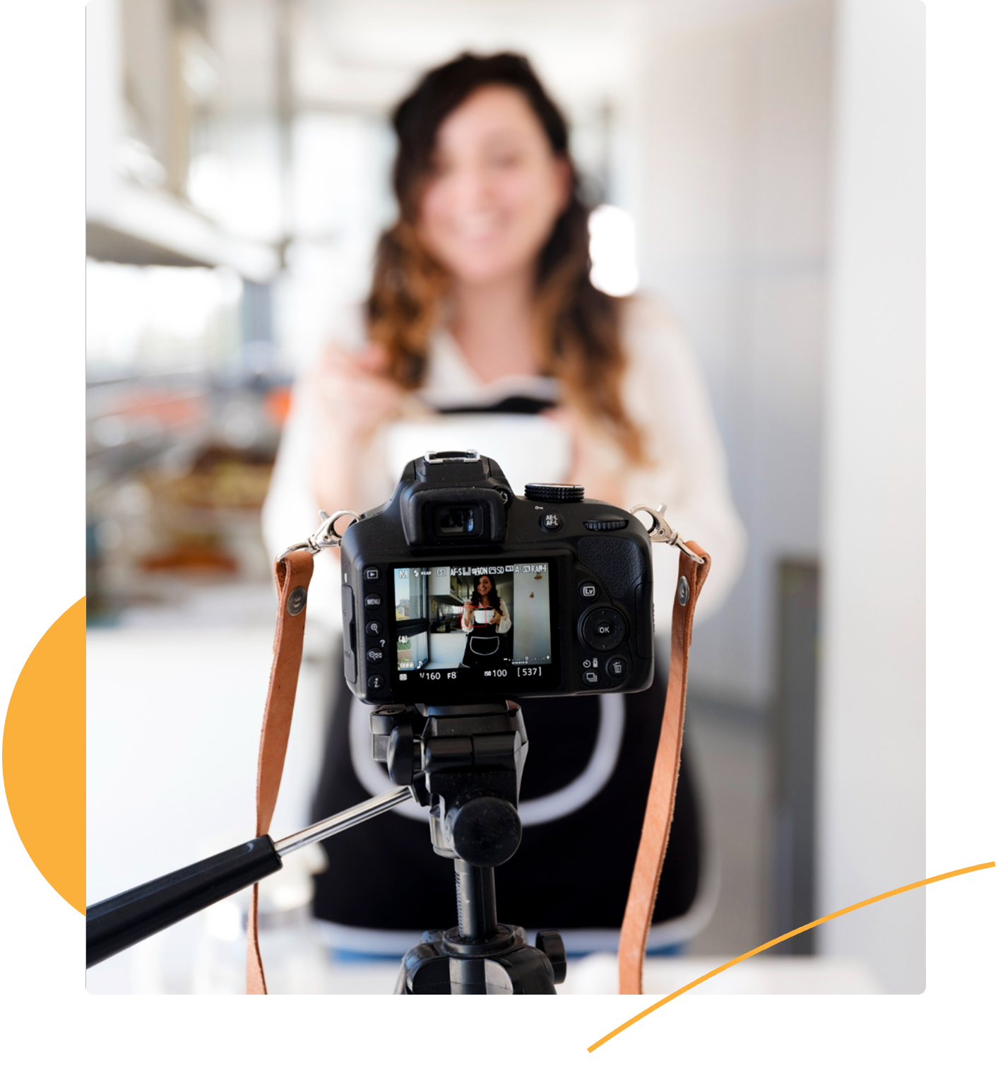 Profesional audiovisual creando contenido para redes sociales